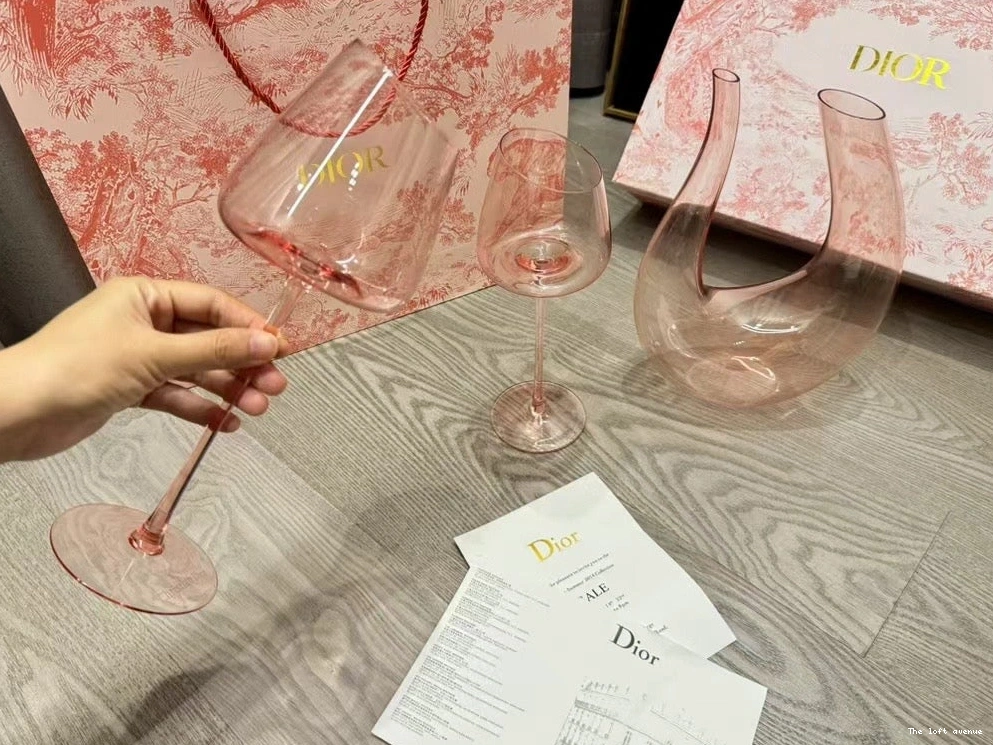DECANTER AND GLASSES SET CHRISTIAN WINE 0824